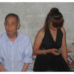 爷爷三天两头的要生活费给了他却给别的女人